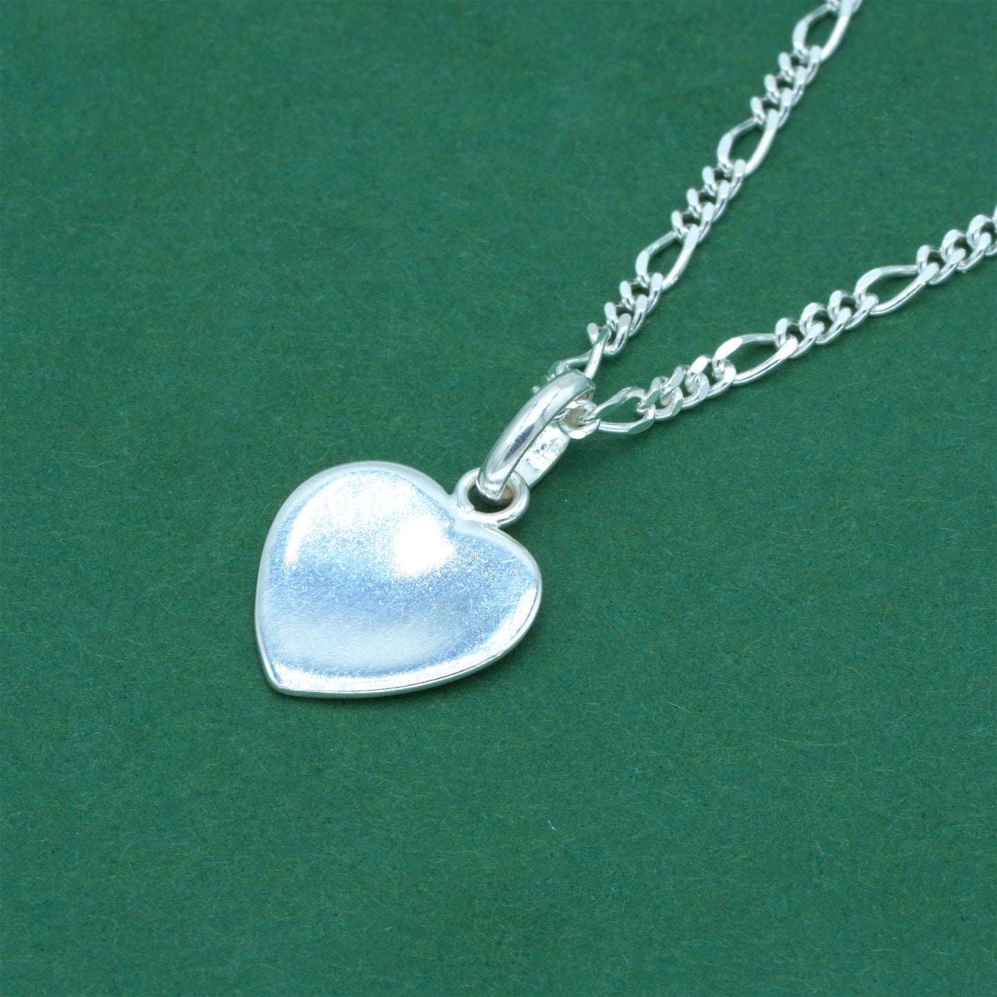 925 Sterling Silver Flat Heart Pendant Necklace with Figaro Chain – Valentine’s Day Minimalist Love Necklace, Romantic Gift for Her